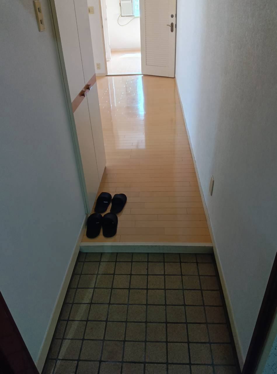 ブルーシャトービル 玄関
