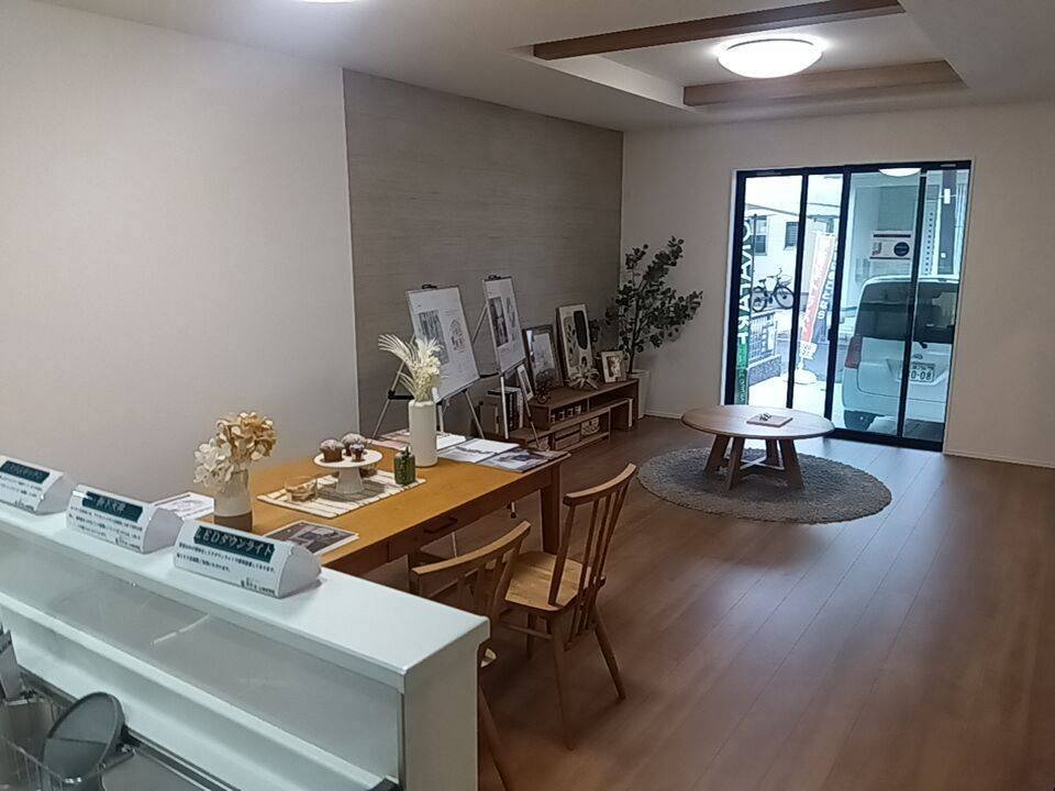 日宇那町新築戸建て リビング全景