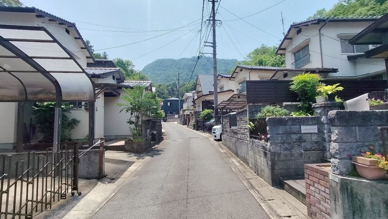 亀山南5丁目 前面道路