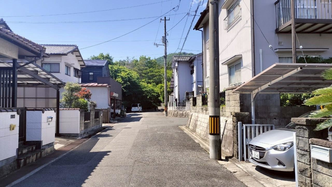 黒瀬楢原東2丁目 前面道路(別アングル)